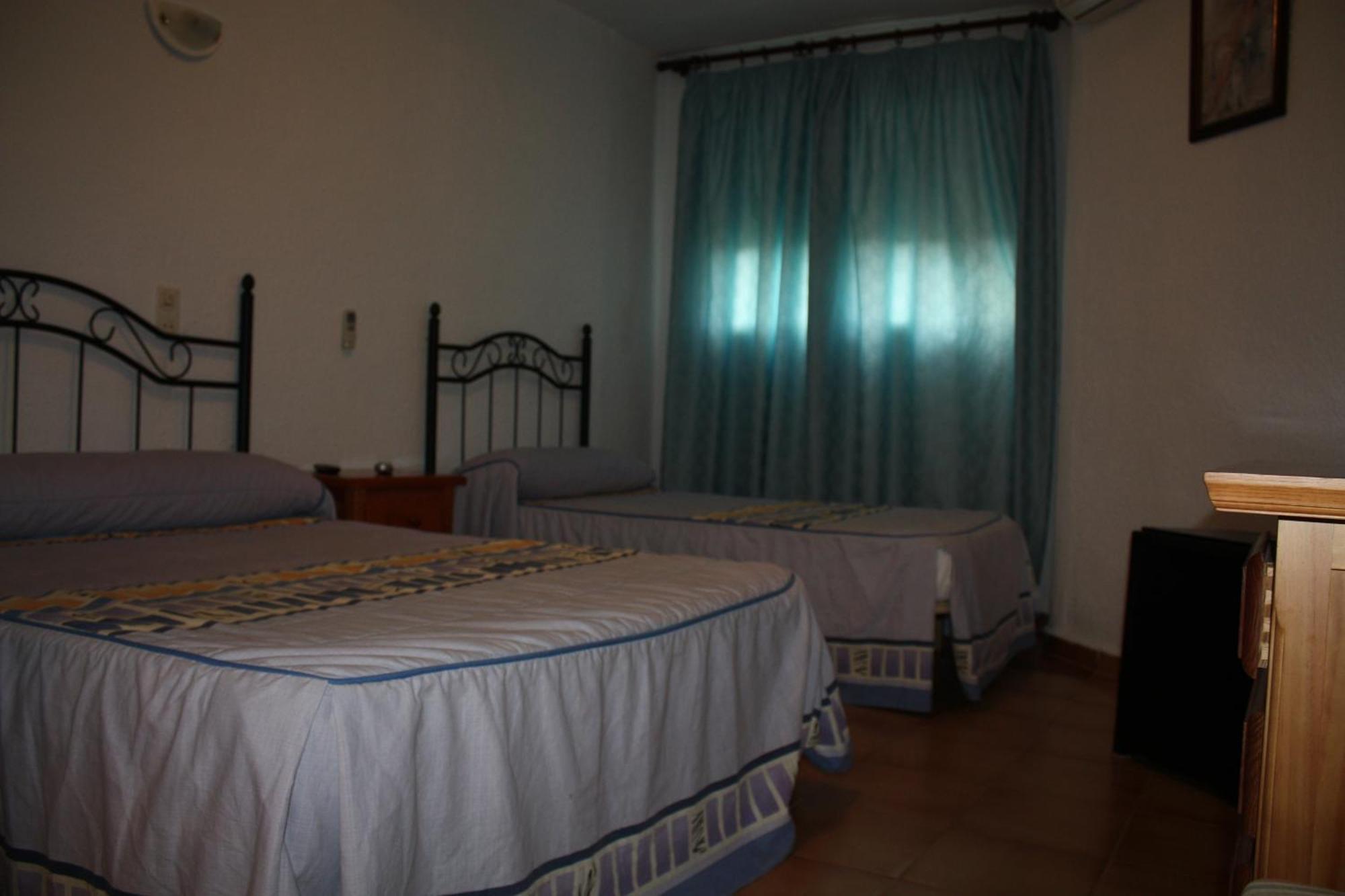 Hostal Tamarindos Matalascanas Bagian luar foto